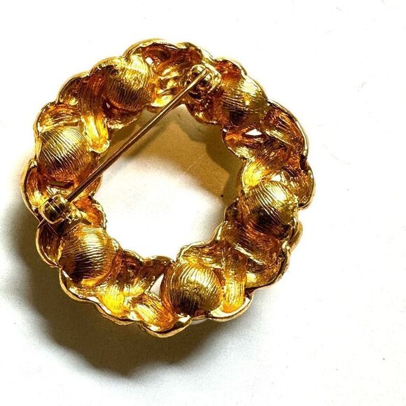 Gold tone faux pearl round brooch - Picture 3 of 4